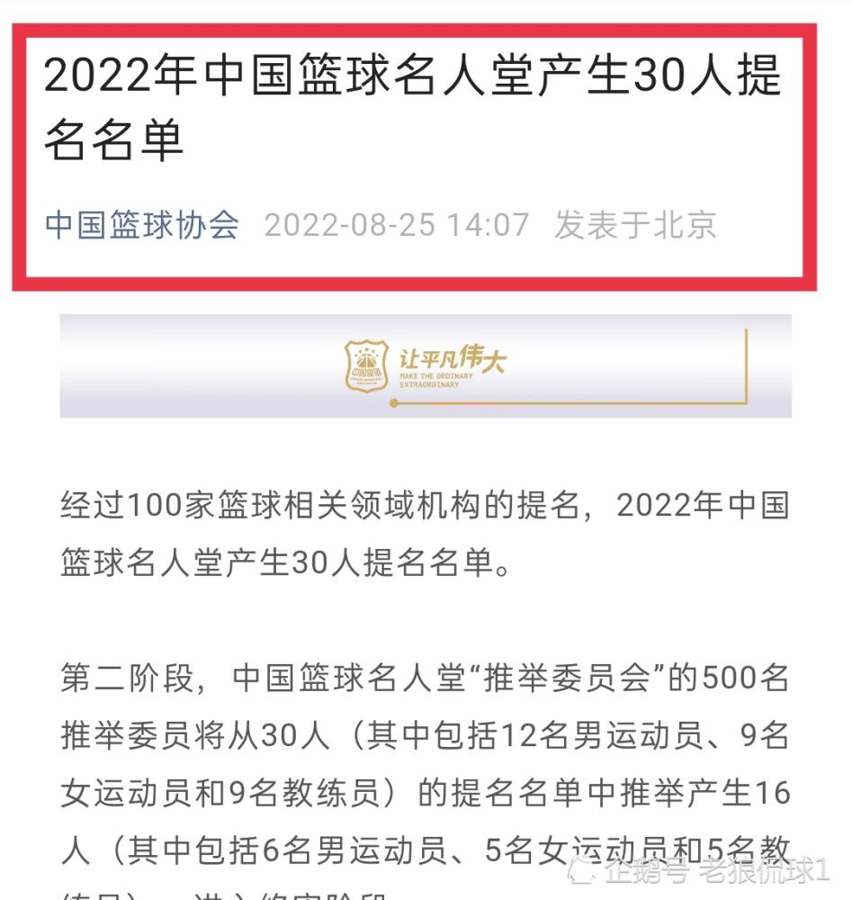 于是，他双手奋力牵引身体向上，再加上田中浩一拼命推举，他很快便从高架桥的护栏上翻越。